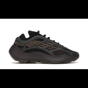 Yeezy 700 V3 clay brown